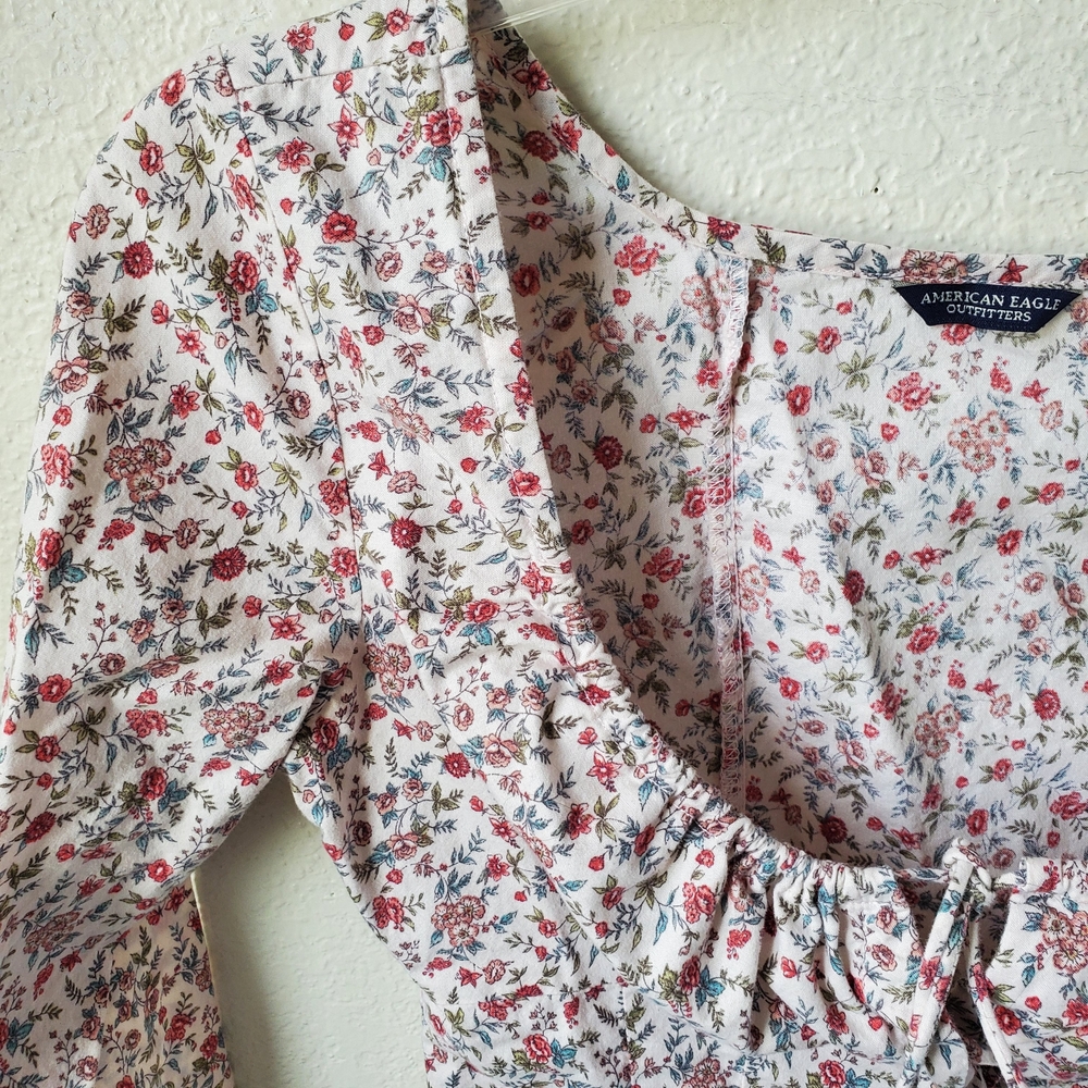 American Eagle Outfitters Red and White Floral Crop Top - Picture 7 of 10